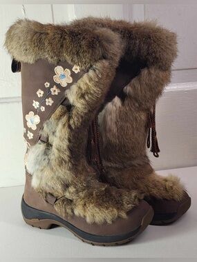 ULU Rabbit Fur Mukluk Boots Primaloft Brown Suede Floral Embroidered - Size 7